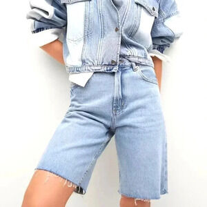 Ariadna Bermuda High waist shorts with frayed hem